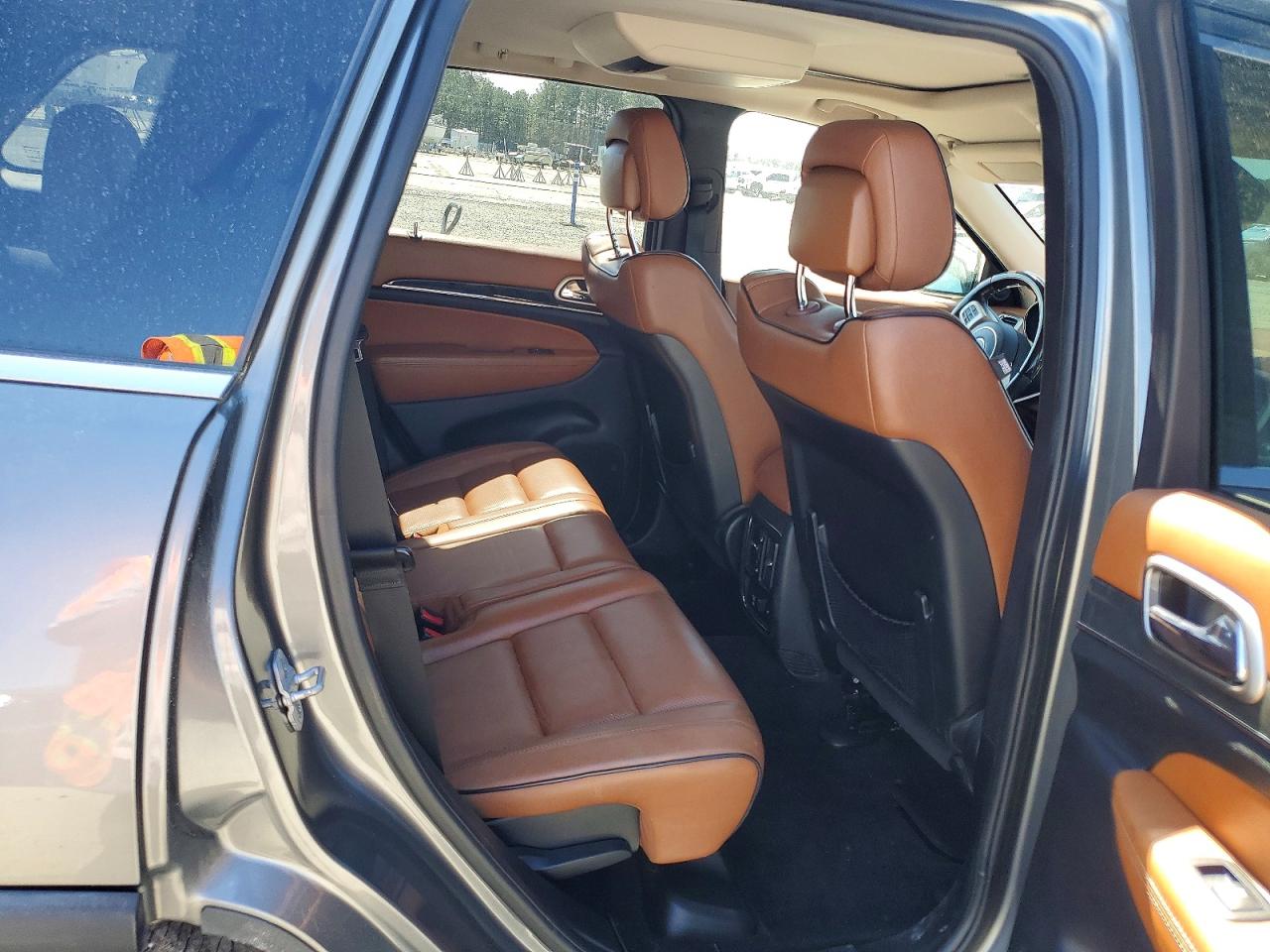 2011 JEEP GRAND CHEROKEE OVERLAND photo 31