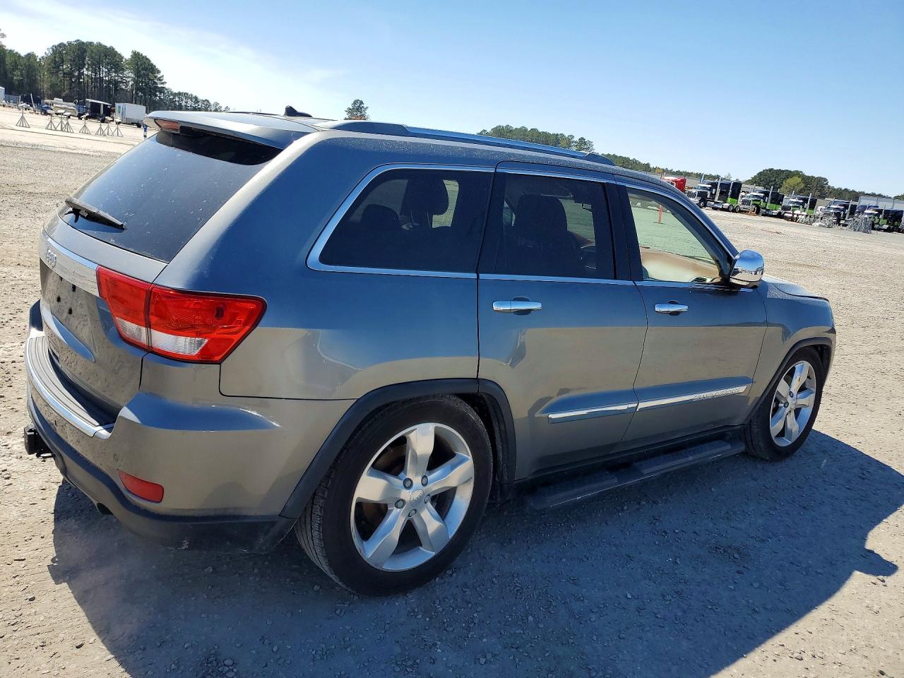 2011 JEEP GRAND CHEROKEE OVERLAND photo 7