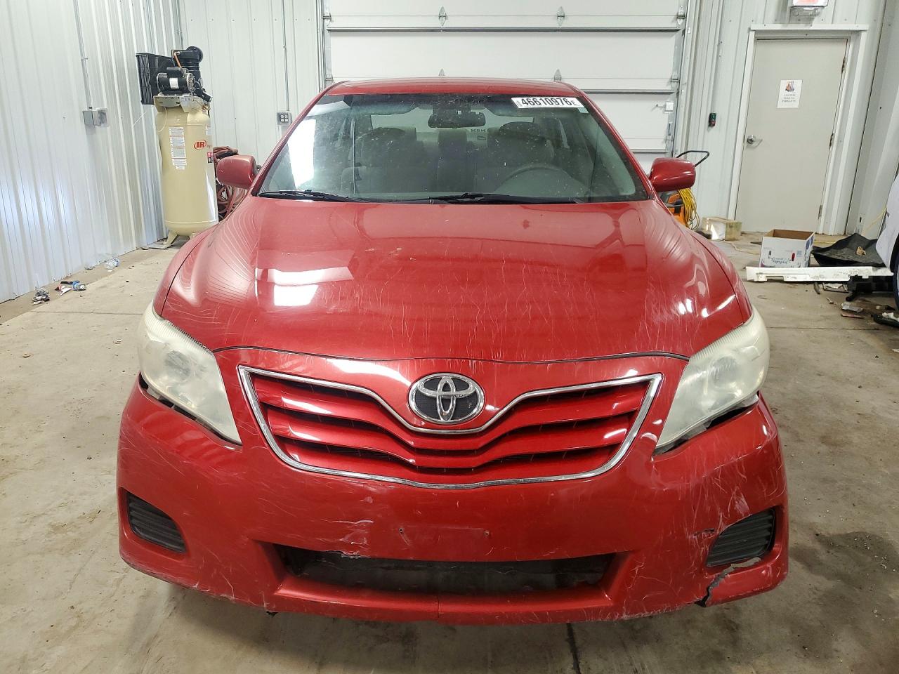 2011 TOYOTA CAMRY LE photo 9