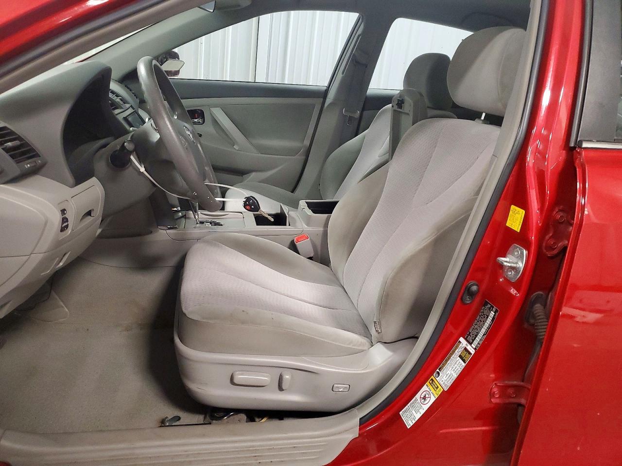 2011 TOYOTA CAMRY LE photo 13