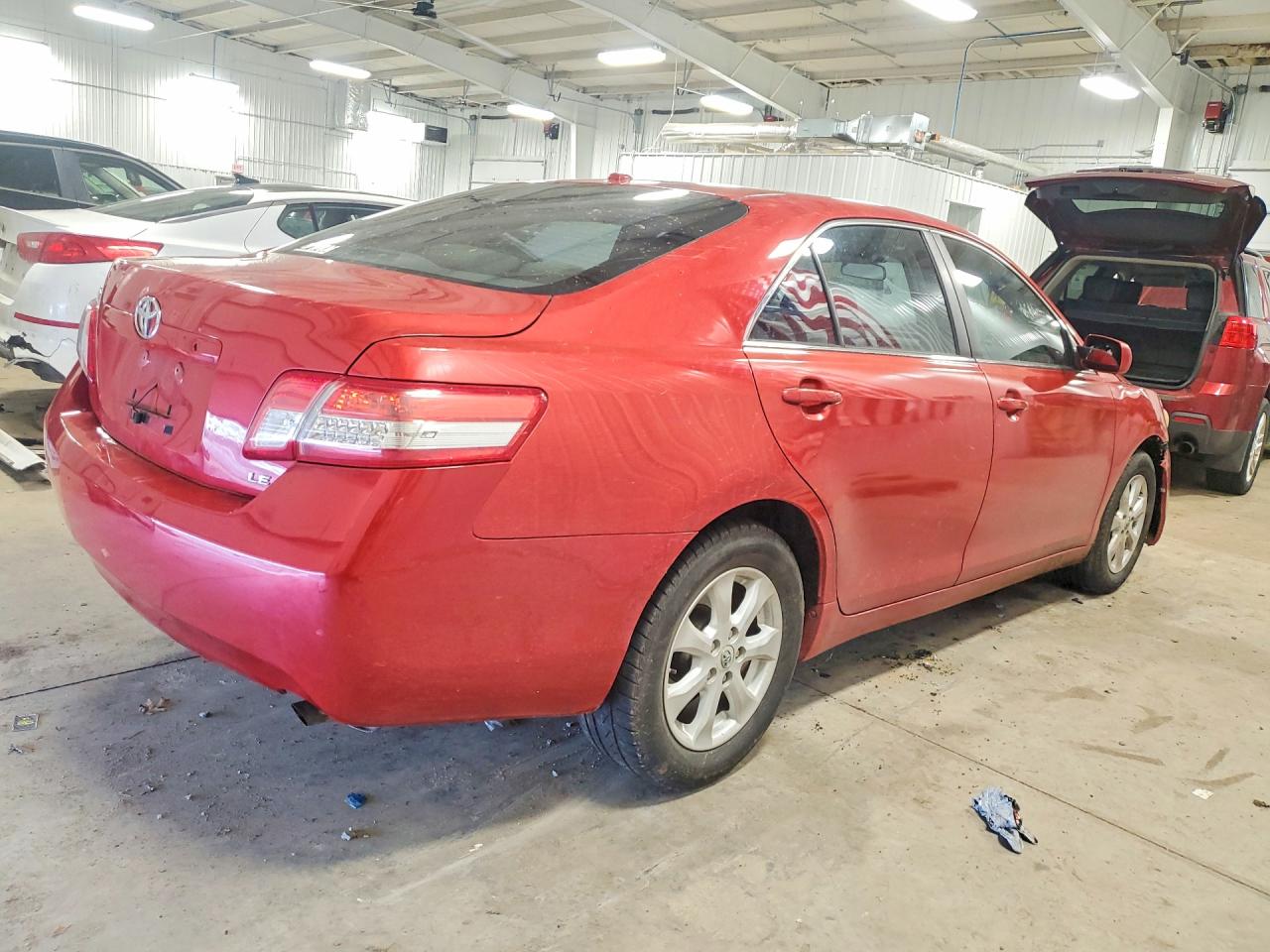 2011 TOYOTA CAMRY LE photo 5