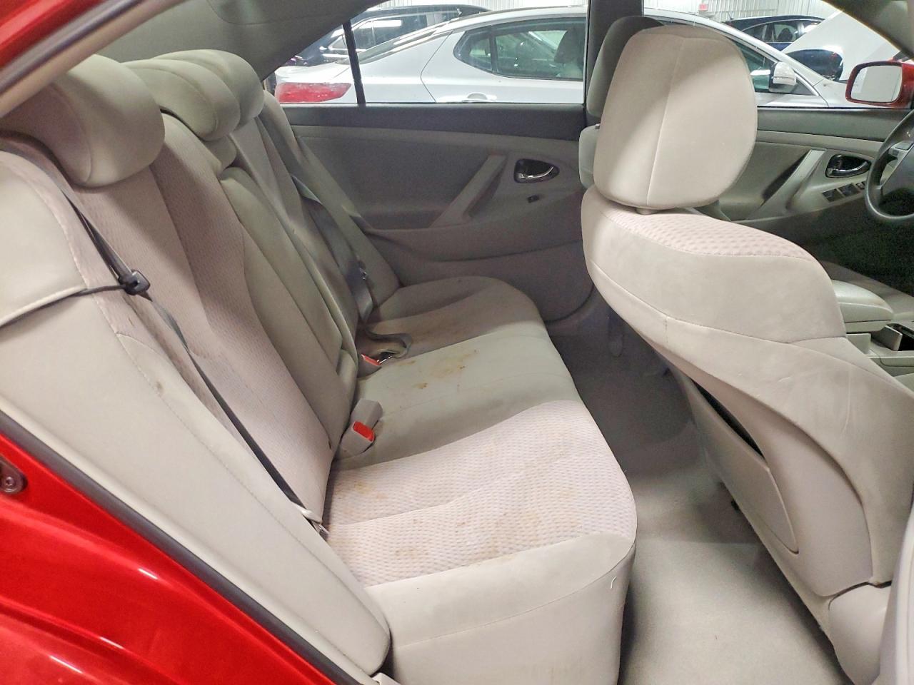 2011 TOYOTA CAMRY LE photo 19
