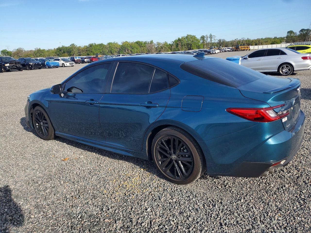 2025 TOYOTA CAMRY SE photo 3