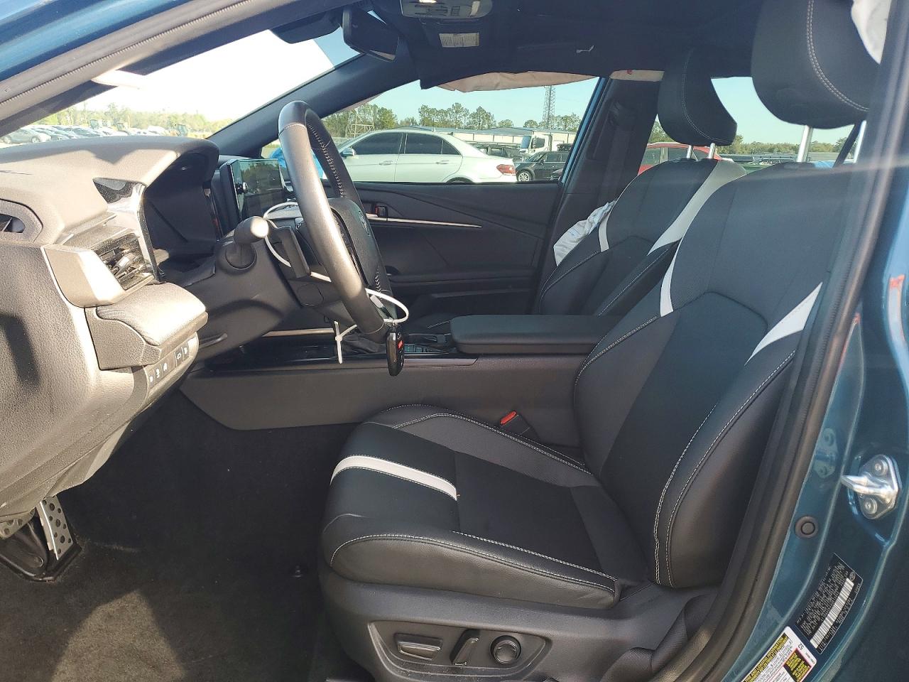 2025 TOYOTA CAMRY SE photo 13