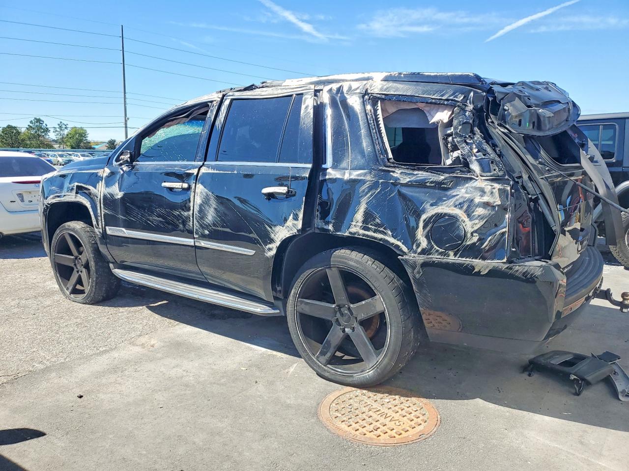 2016 CADILLAC ESCALADE LUXURY photo 4