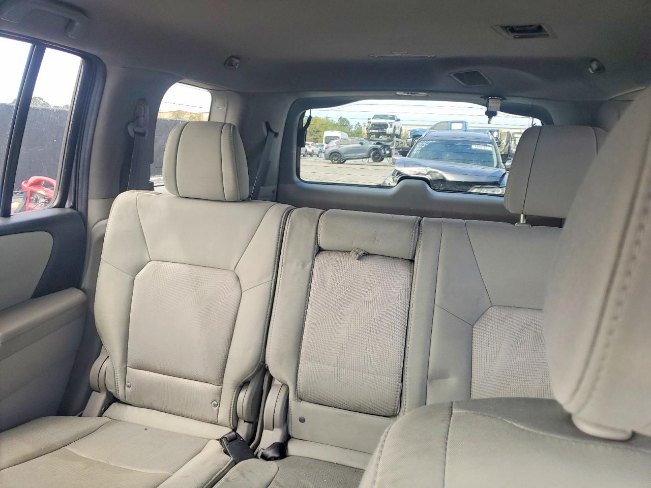 2015 HONDA PILOT LX photo 28