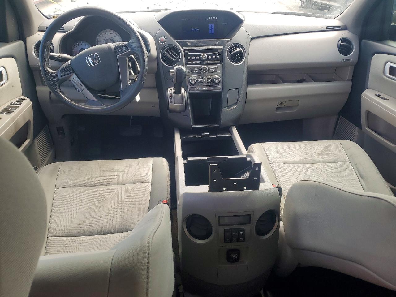 2015 HONDA PILOT LX photo 22
