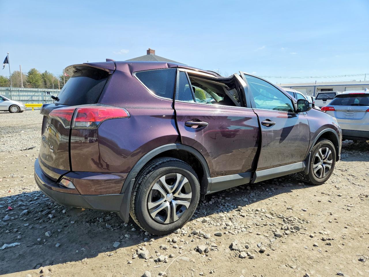 2018 TOYOTA RAV4 LE photo 5