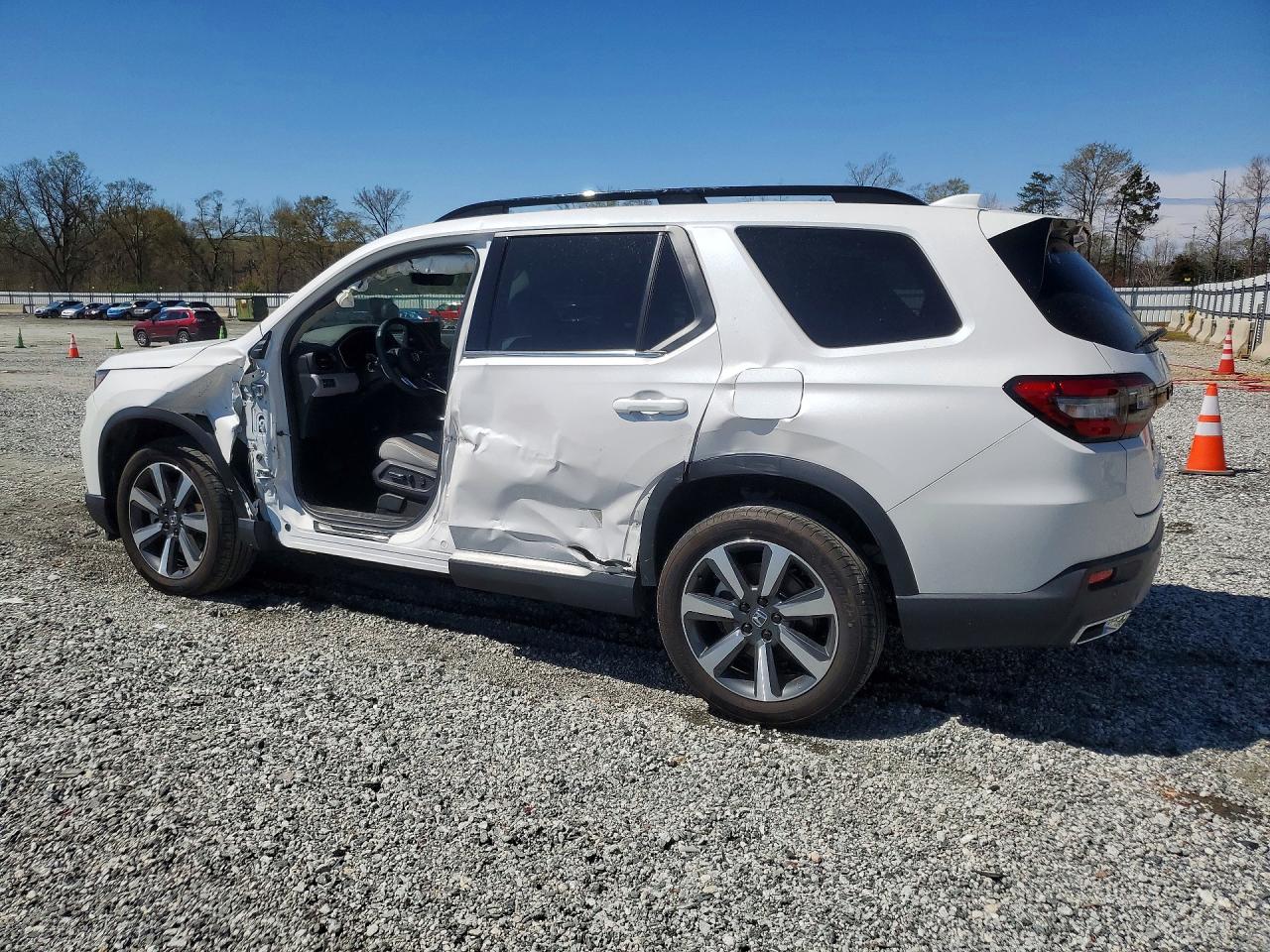 2025 HONDA PILOT TOURING photo 3