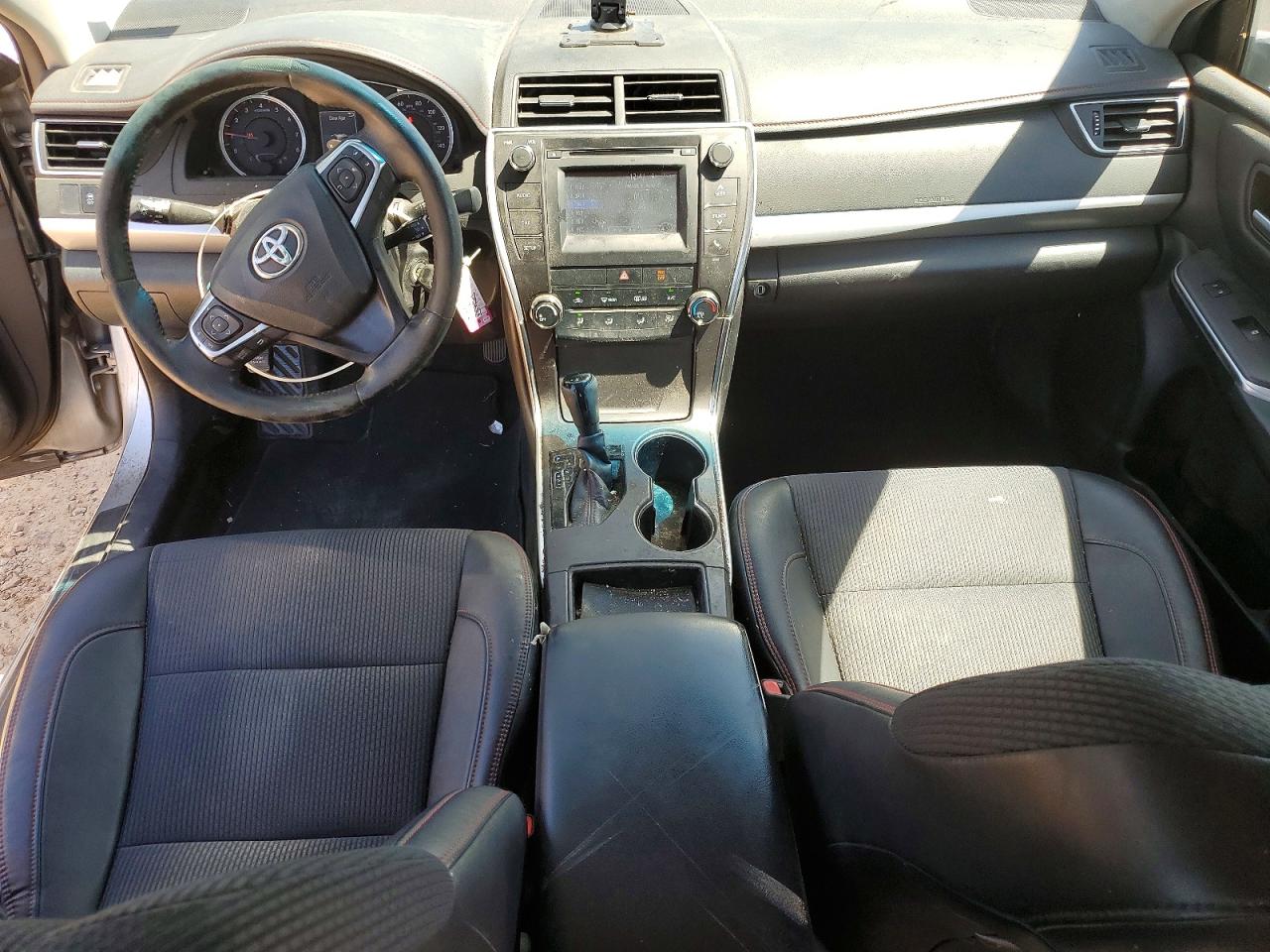 2016 TOYOTA CAMRY SE photo 15