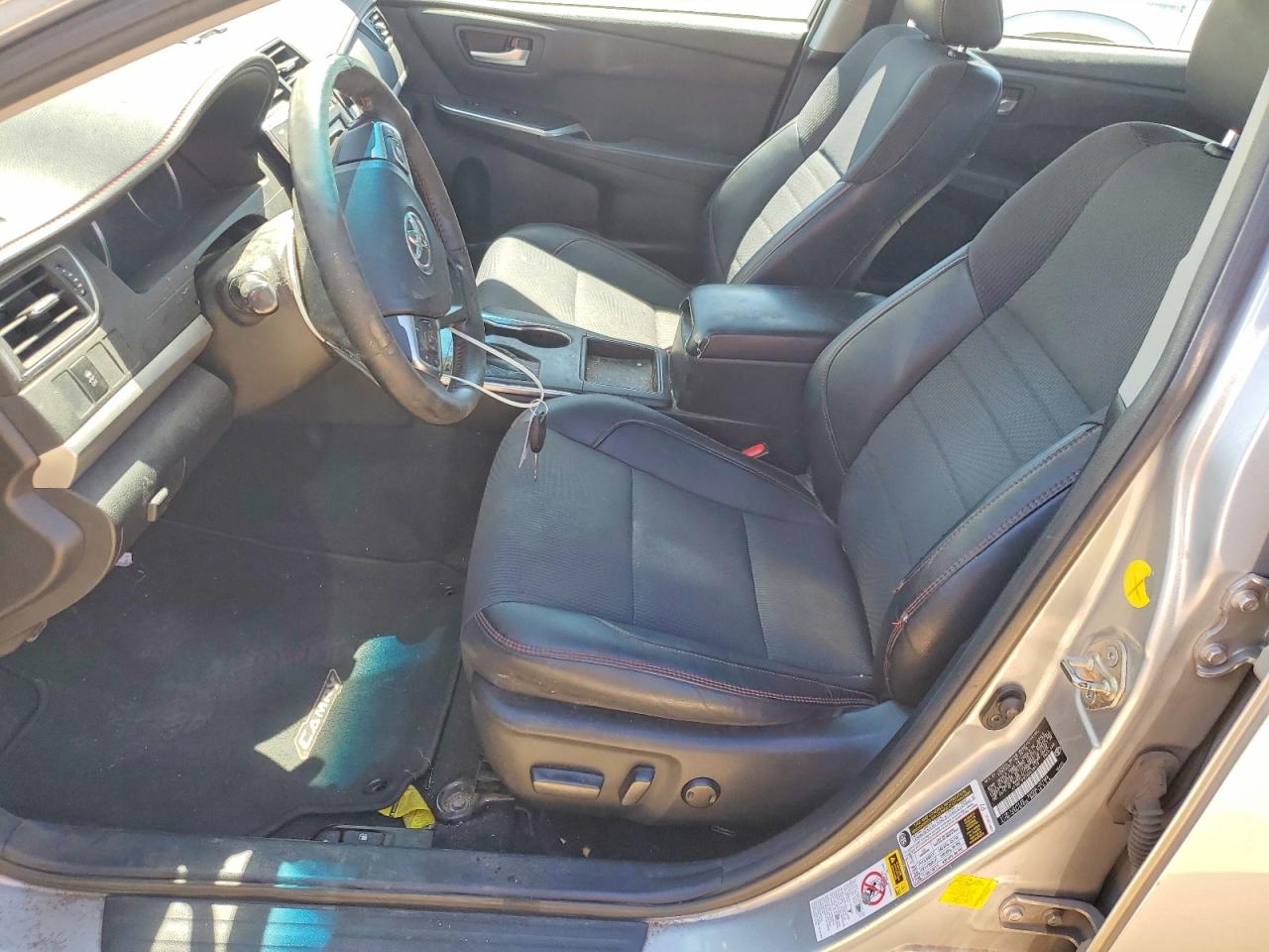 2016 TOYOTA CAMRY SE photo 13