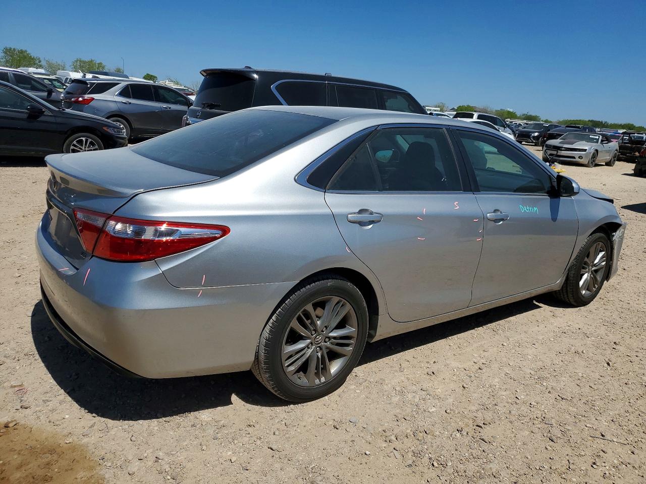 2016 TOYOTA CAMRY SE photo 5