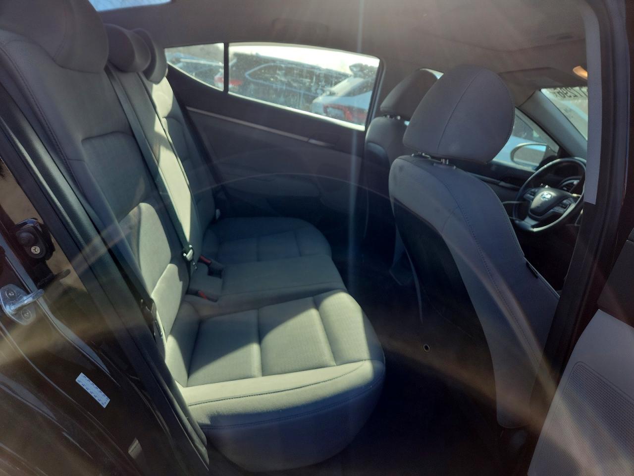 2018 HYUNDAI ELANTRA VALUE EDITION photo 19