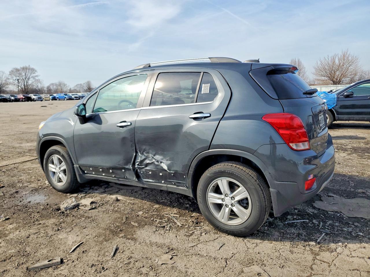 2017 CHEVROLET TRAX 1LT photo 2