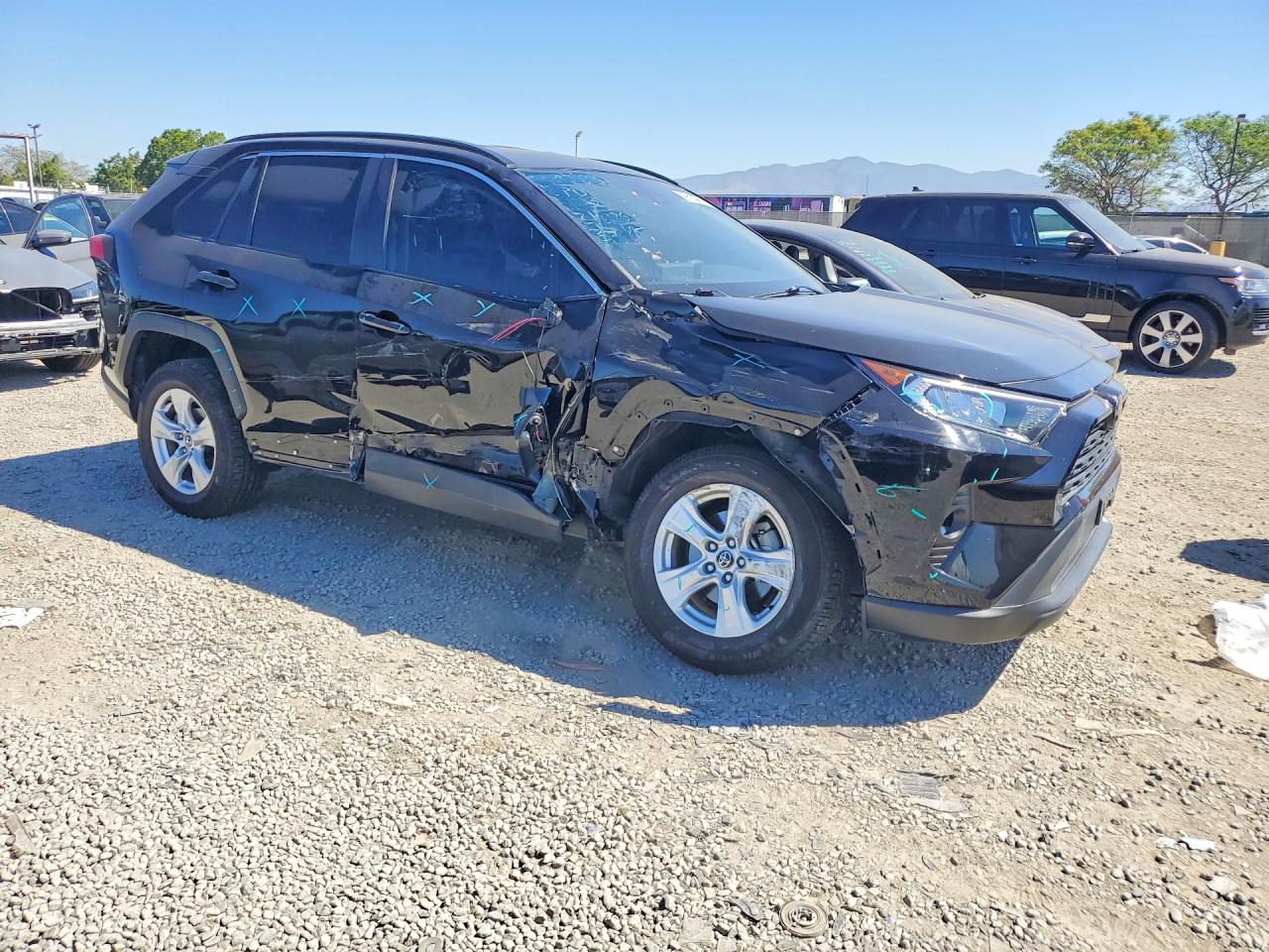2021 TOYOTA RAV4 XLE photo 7