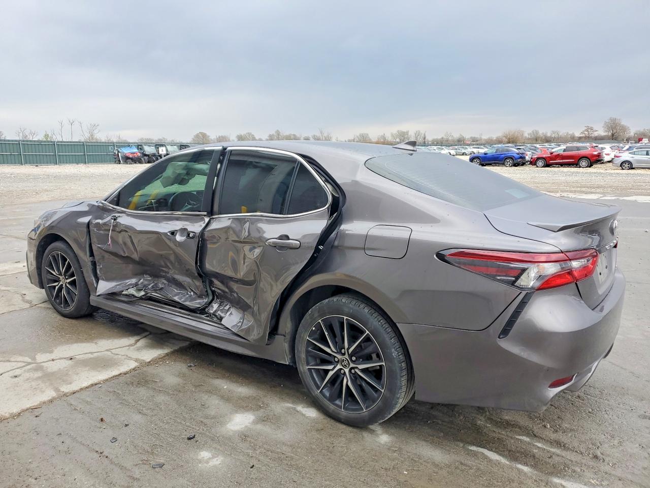 2024 TOYOTA CAMRY SE photo 4