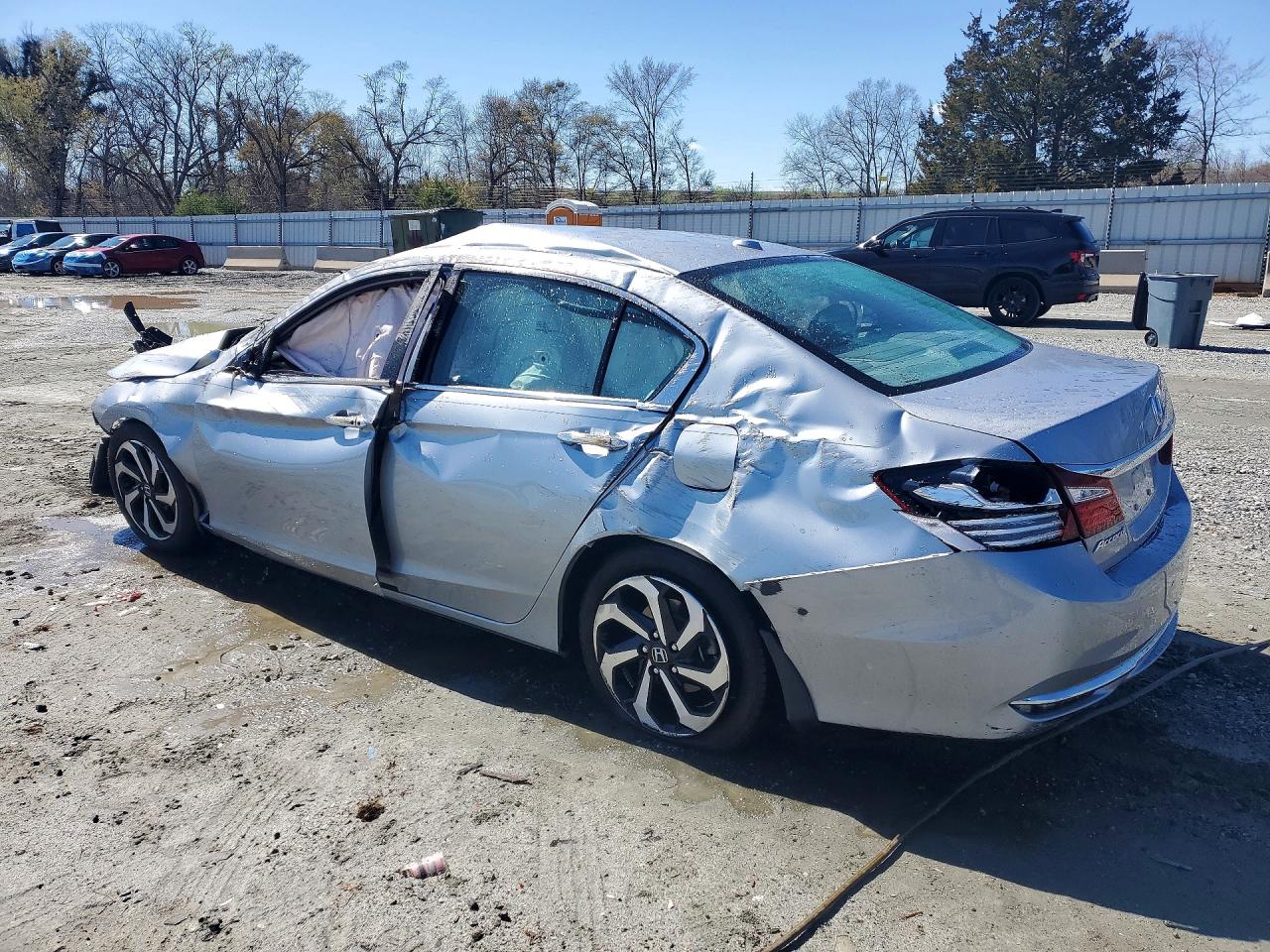 2016 HONDA ACCORD photo 2