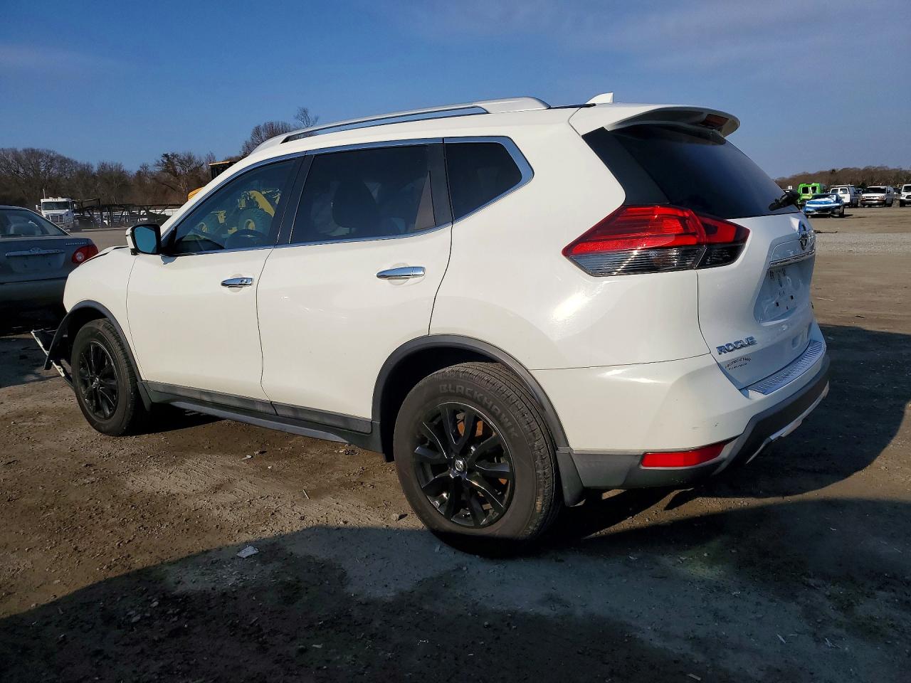 2017 NISSAN ROGUE SV photo 3