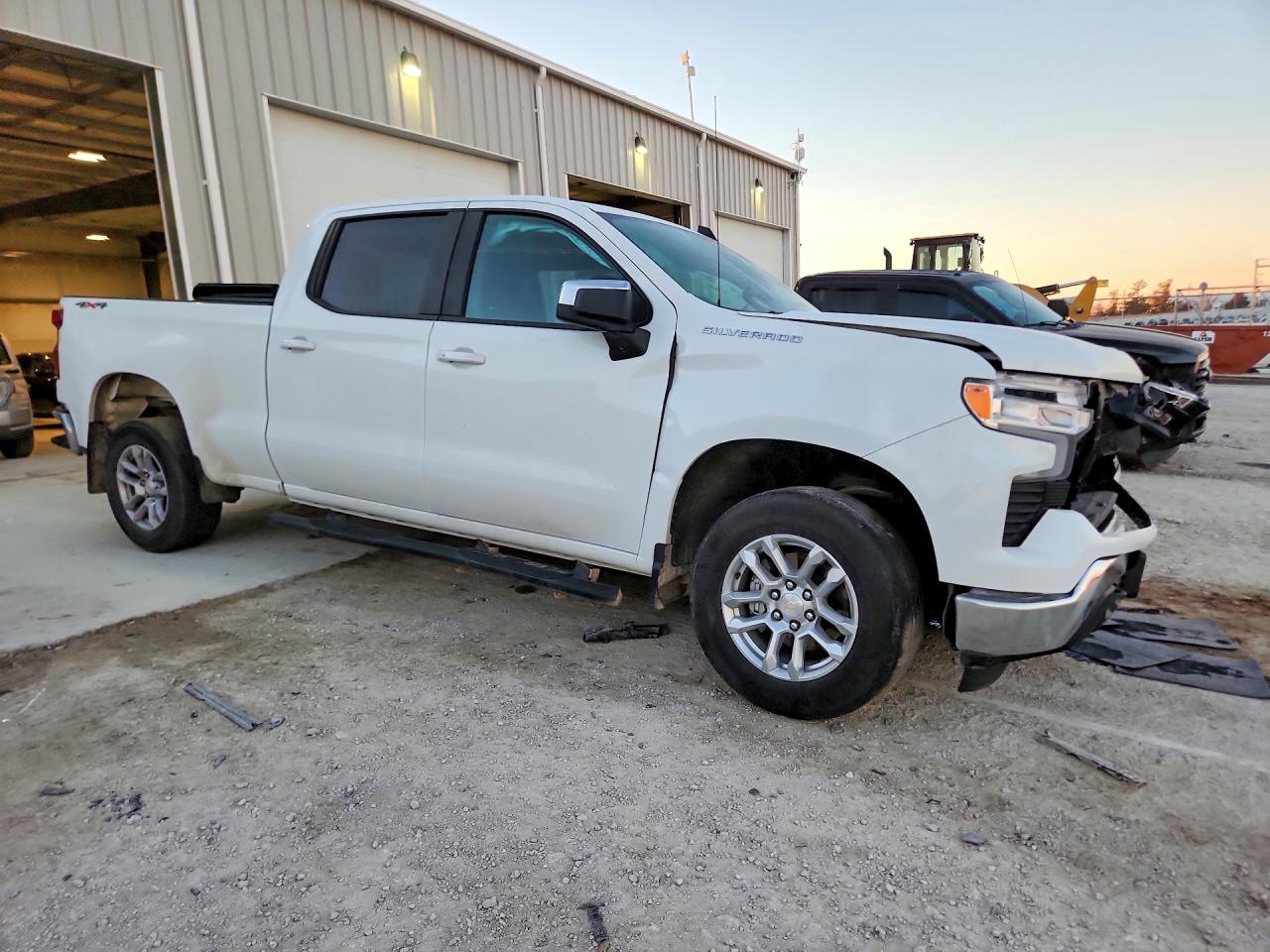 2025 CHEVROLET SILVERADO K1500 LT photo 10