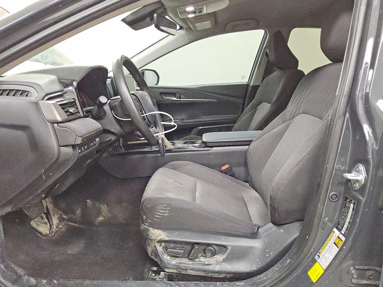 2025 TOYOTA CAMRY LE photo 13