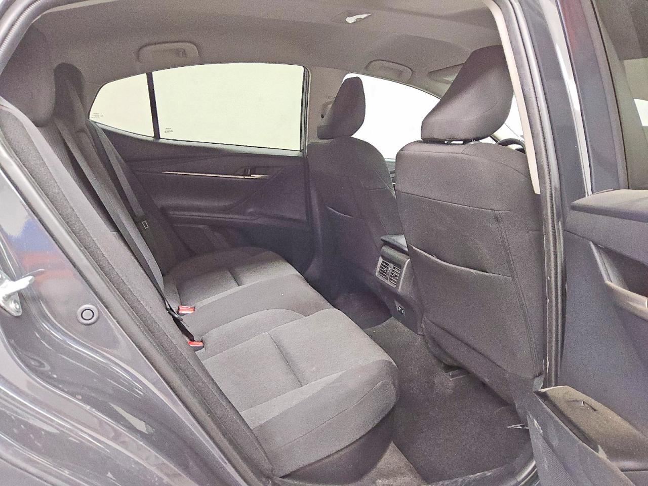 2025 TOYOTA CAMRY LE photo 19