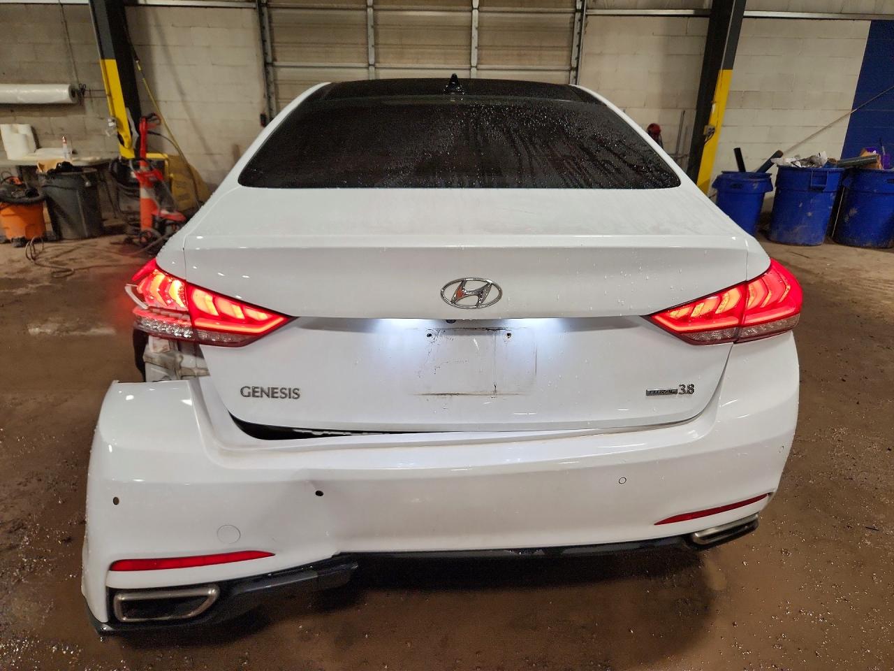 2015 HYUNDAI GENESIS 3.8L photo 11