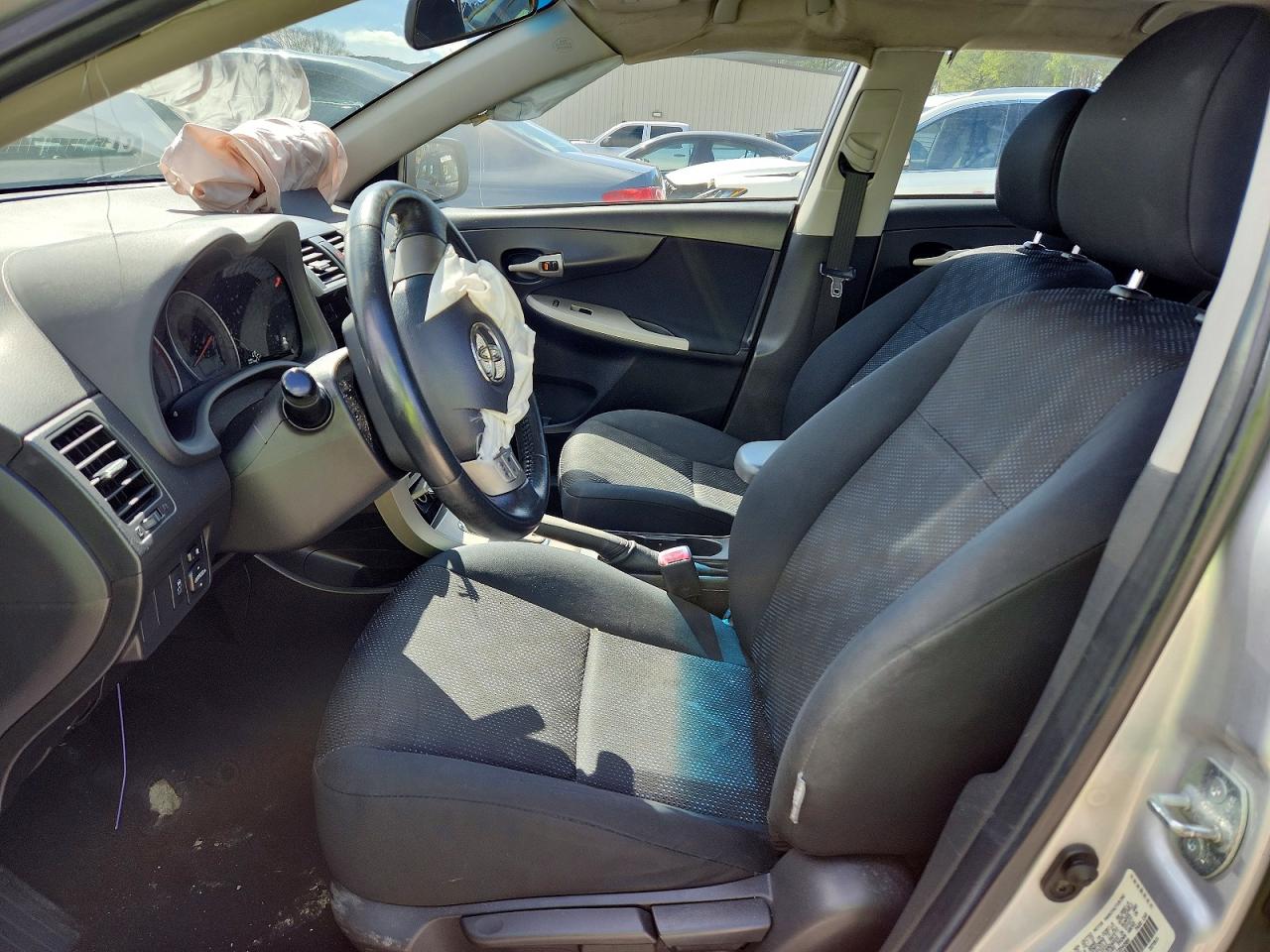 2010 TOYOTA COROLLA S photo 7