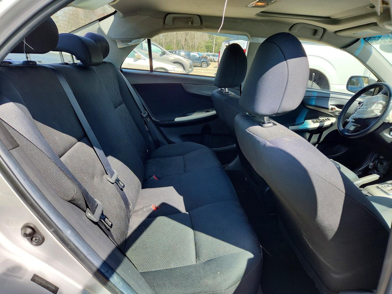 2010 TOYOTA COROLLA S photo 10