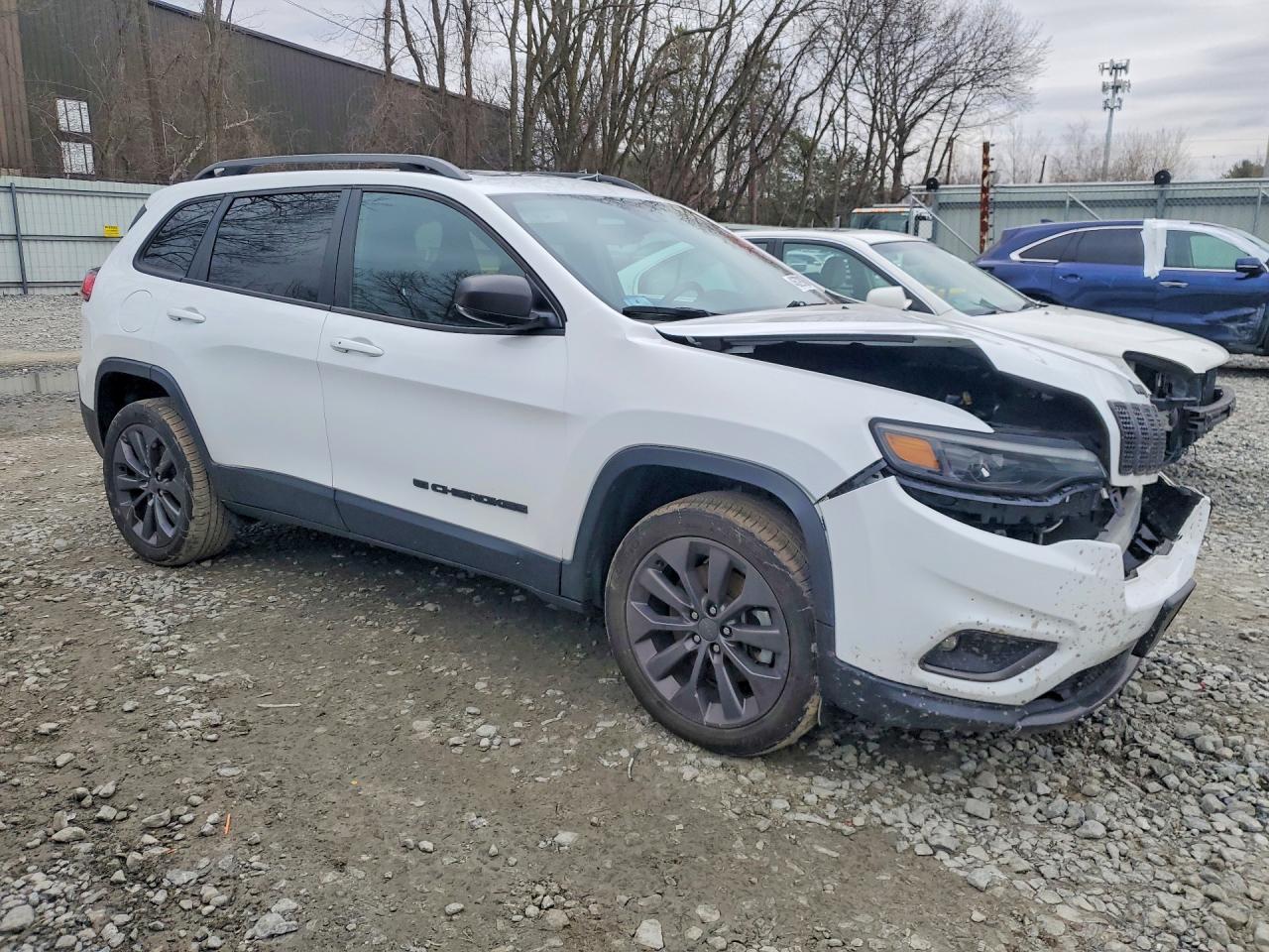 2021 JEEP CHEROKEE LATITUDE LUX photo 4