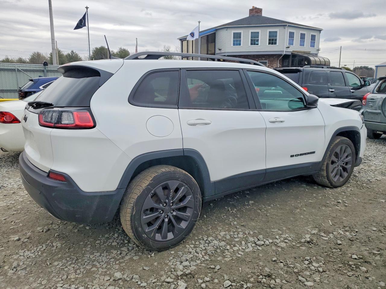 2021 JEEP CHEROKEE LATITUDE LUX photo 3