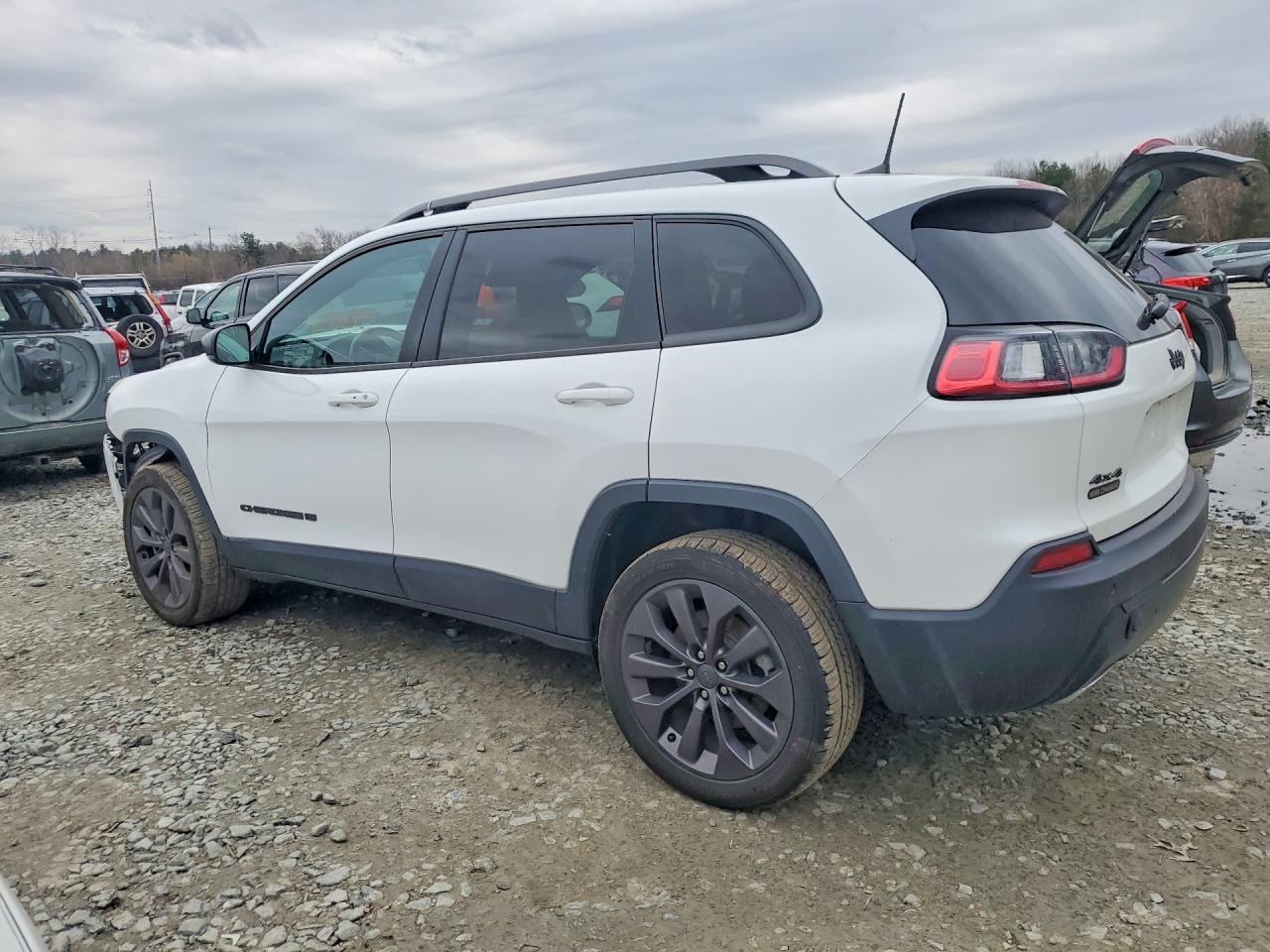 2021 JEEP CHEROKEE LATITUDE LUX photo 2