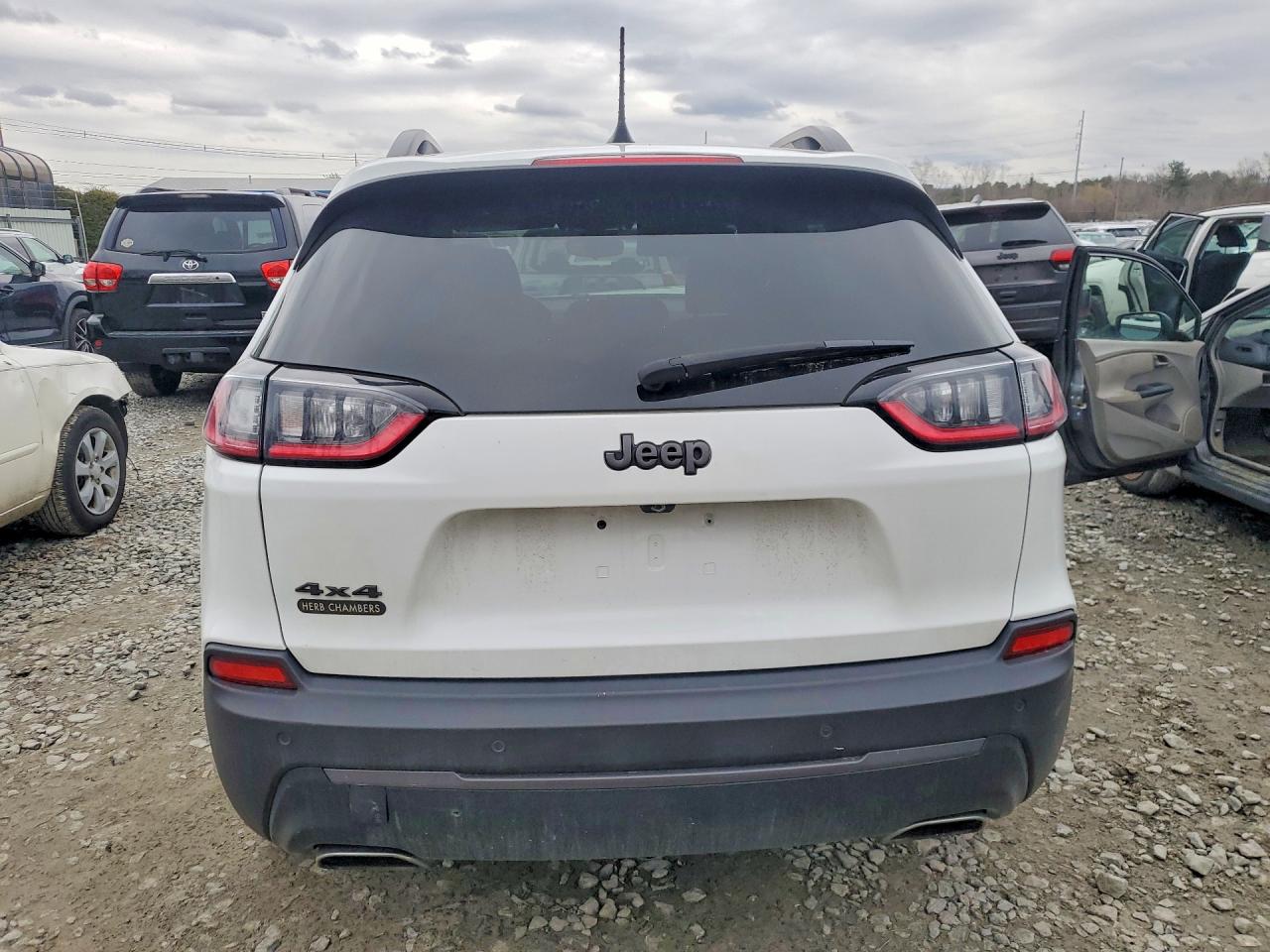 2021 JEEP CHEROKEE LATITUDE LUX photo 6