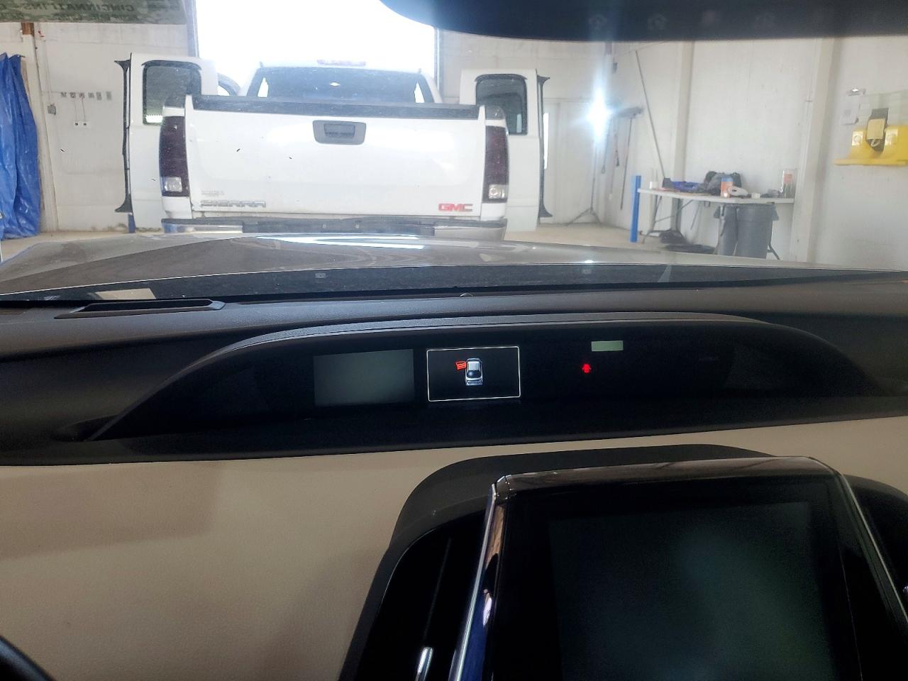2018 TOYOTA PRIUS FOUR photo 9
