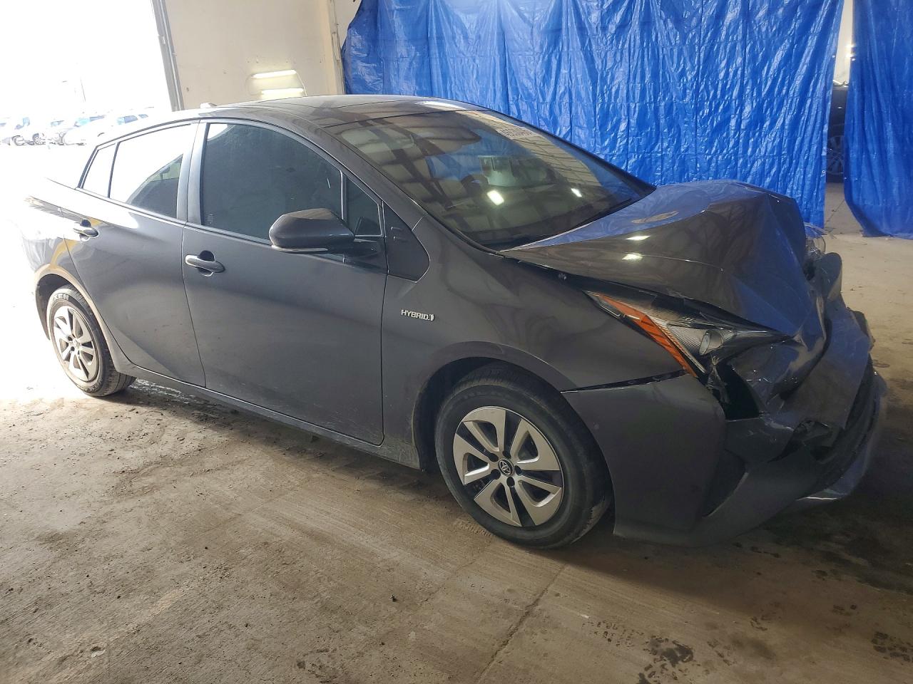2018 TOYOTA PRIUS FOUR photo 4