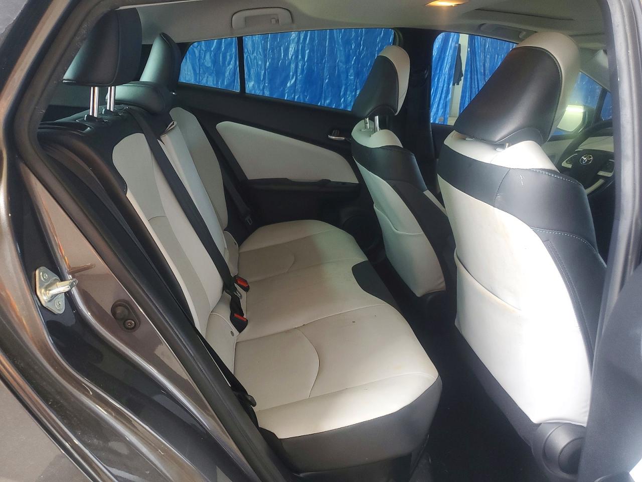 2018 TOYOTA PRIUS FOUR photo 10