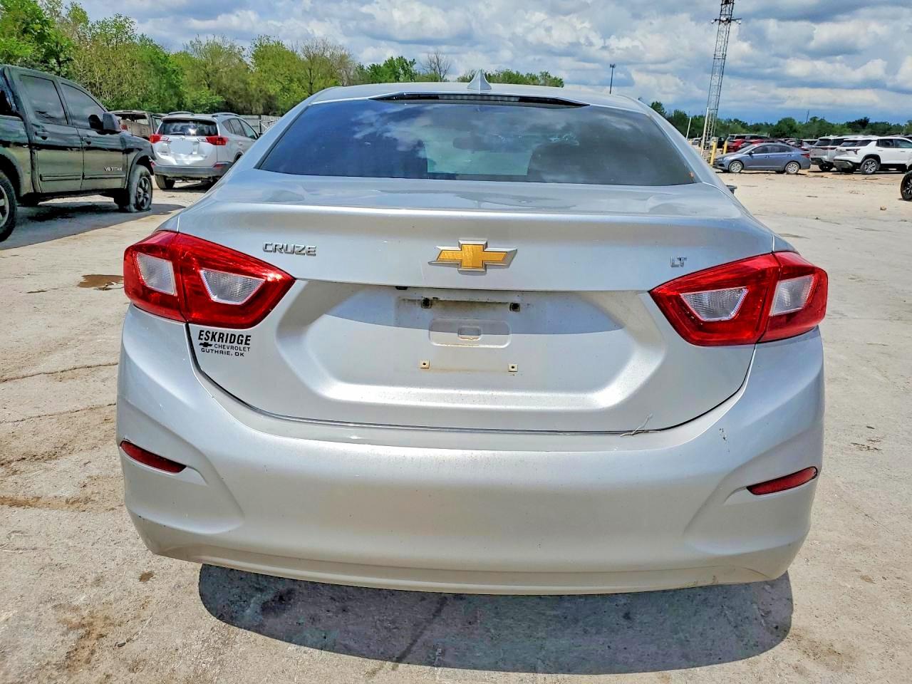 2017 CHEVROLET CRUZE LT photo 11