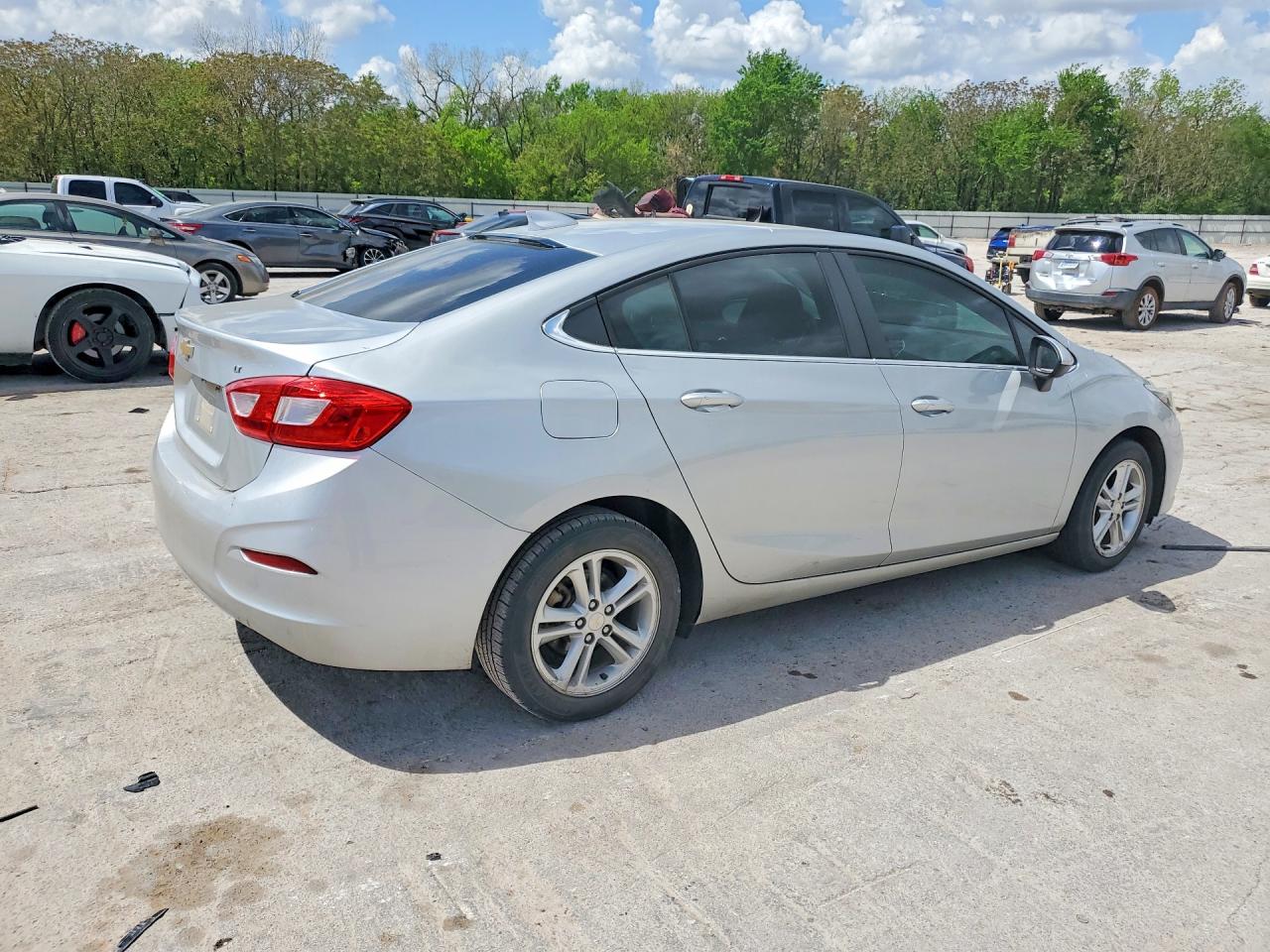 2017 CHEVROLET CRUZE LT photo 5