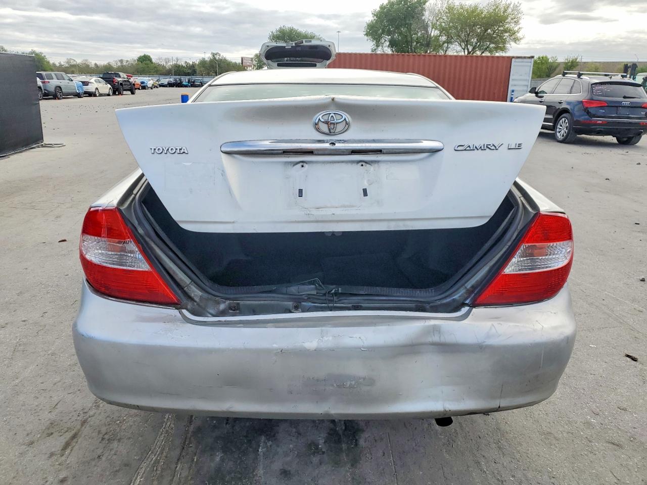 2004 TOYOTA CAMRY LE photo 16