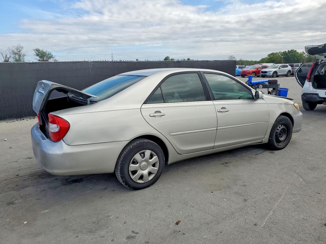 2004 TOYOTA CAMRY LE photo 7