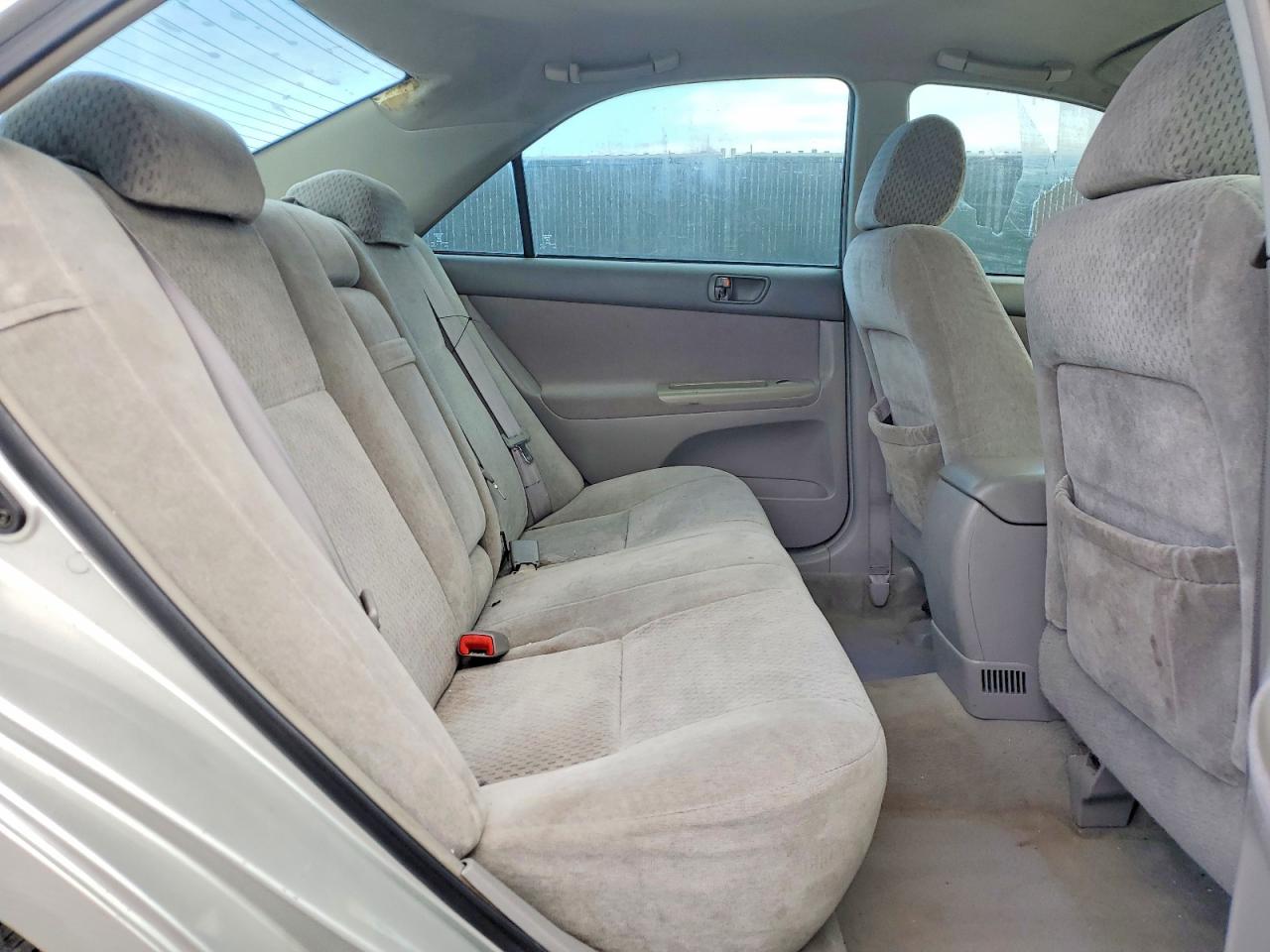 2004 TOYOTA CAMRY LE photo 28