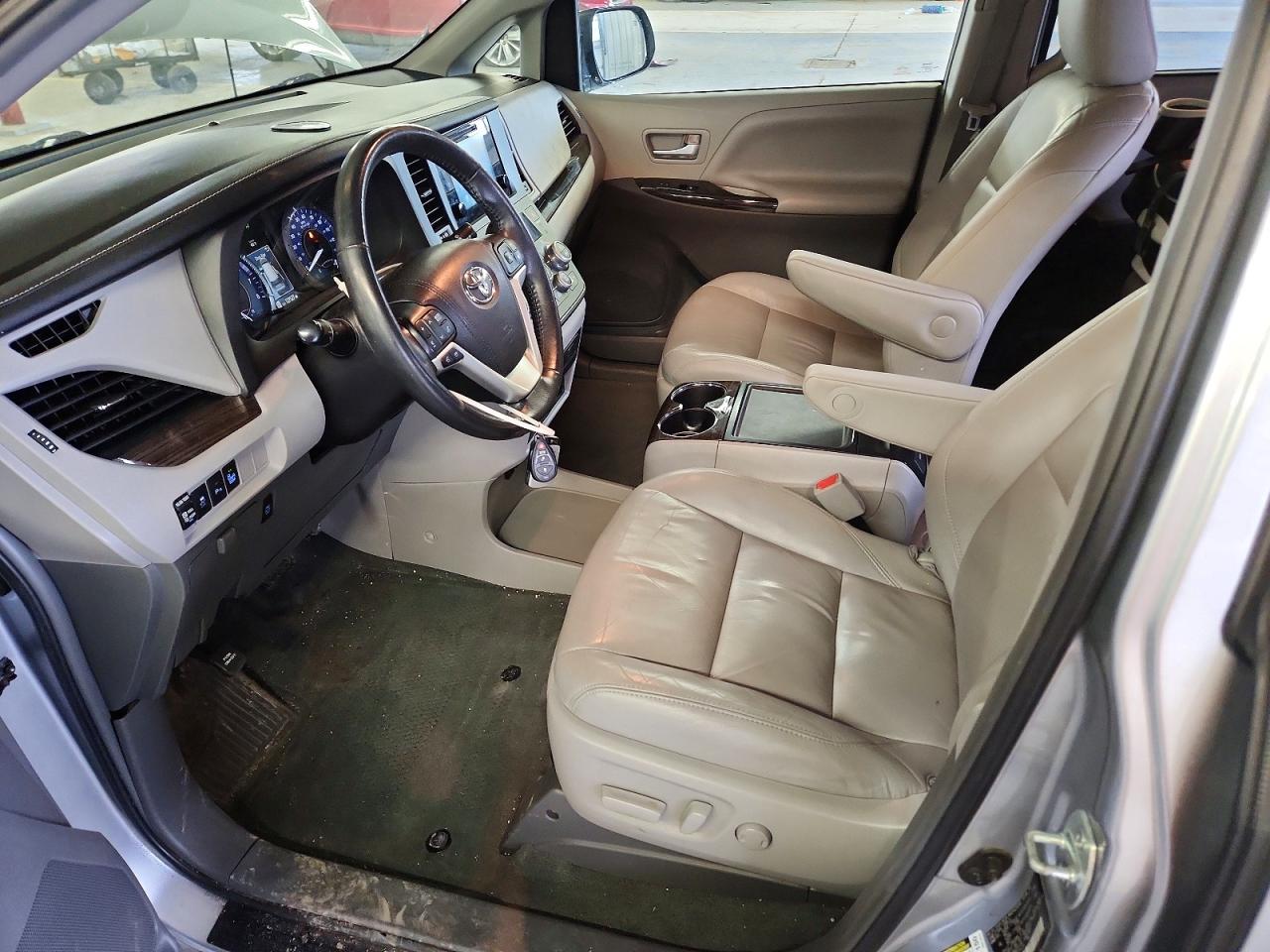 2016 TOYOTA SIENNA XLE PREMIUM 7-PASSENGER photo 7