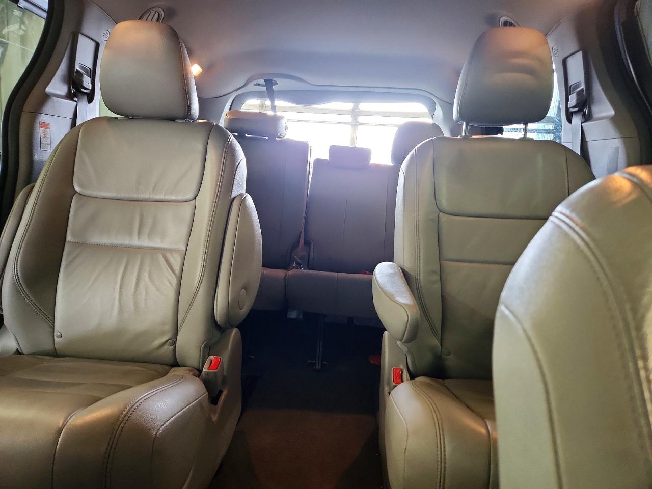 2016 TOYOTA SIENNA XLE PREMIUM 7-PASSENGER photo 10