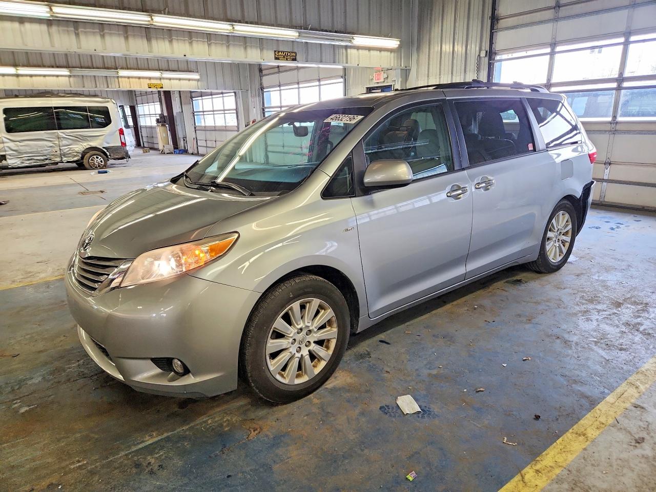 2016 TOYOTA SIENNA