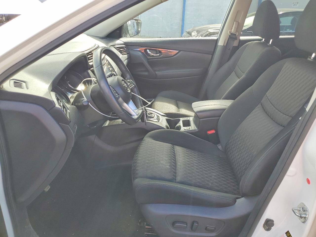 2017 NISSAN ROGUE SV photo 13