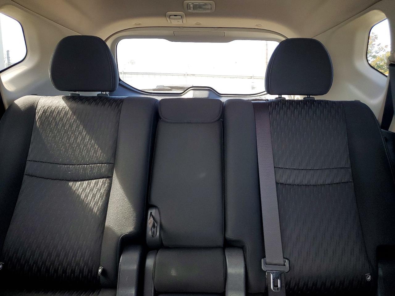 2017 NISSAN ROGUE SV photo 19