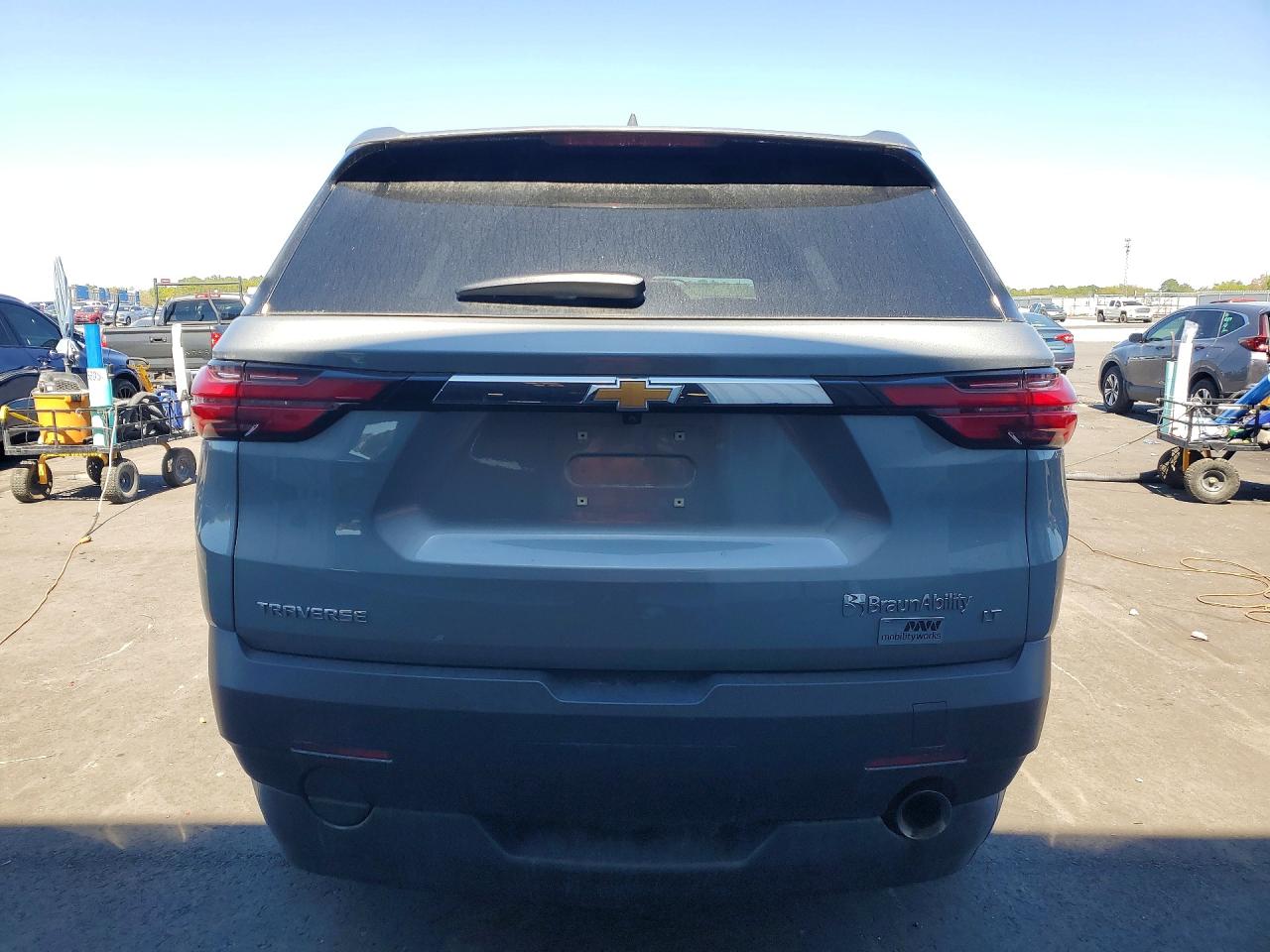 2023 CHEVROLET TRAVERSE LT photo 11