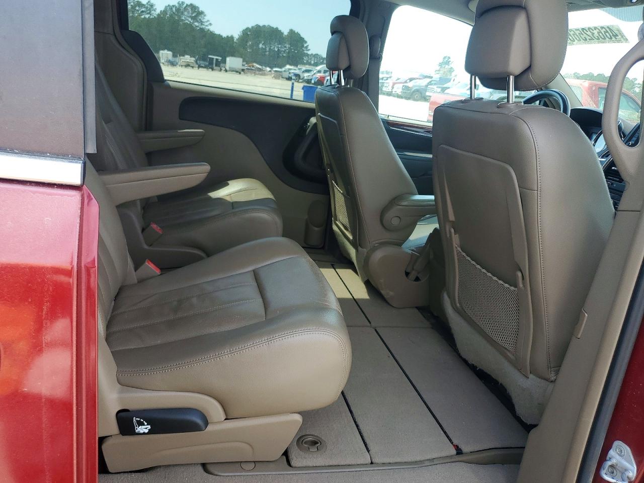 2012 CHRYSLER TOWN & COUNTRY photo 11