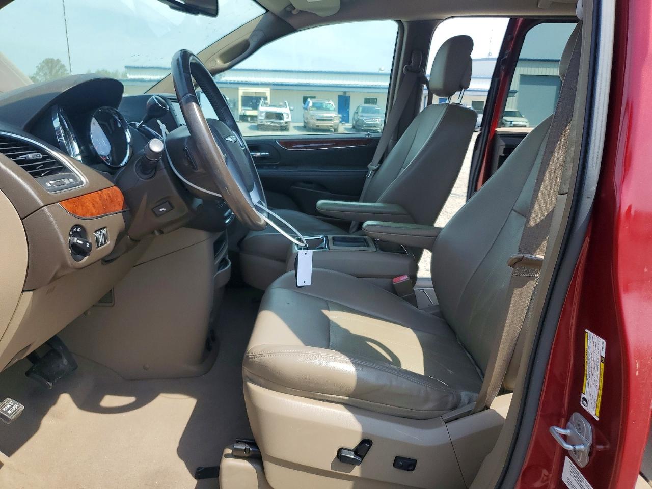 2012 CHRYSLER TOWN & COUNTRY photo 7