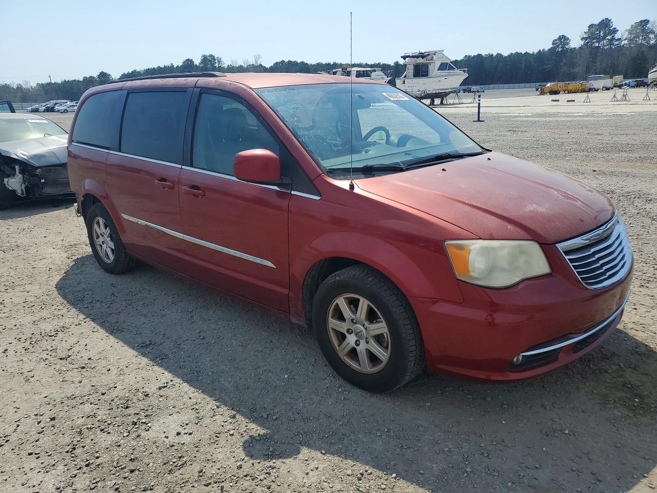 2012 CHRYSLER TOWN & COUNTRY photo 4