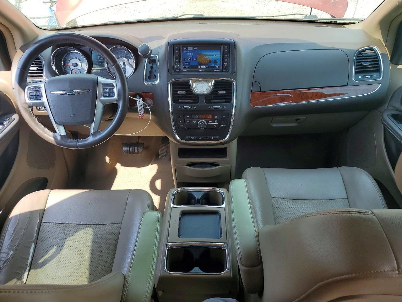 2012 CHRYSLER TOWN & COUNTRY photo 8